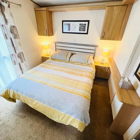 2 Bedroom Caravan Lg39, Shanklin, Isle Of Wight Shanklin