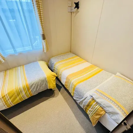 Luxury 2 Bedroom Caravan Mc35, Shanklin, Isle Of Wight Apartment