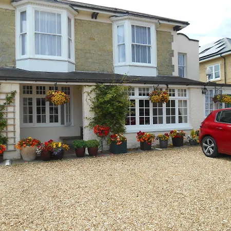 Hayes Barton Guest house 4*