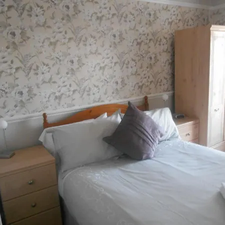 Hayes Barton Guest house 4*