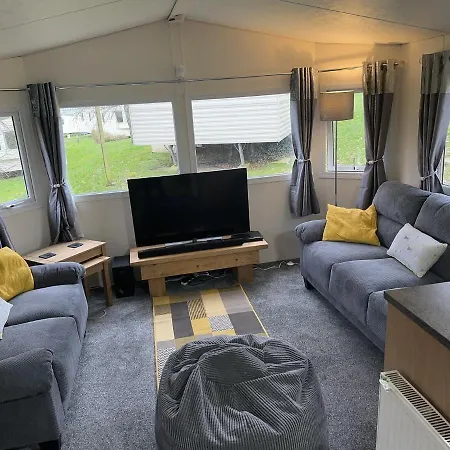 Deluxe Three Bedroom Caravan Apartment