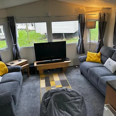 Deluxe Three Bedroom Caravan *