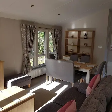 Luxurious 6 Berth In A Quiet Location Holiday home Shanklin