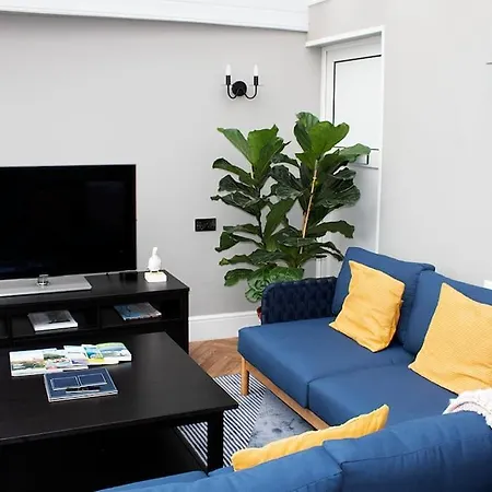 Holiday home Luxurious Victorian With Garden + Parking