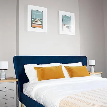 Luxurious Victorian With Garden + Parking Holiday home *