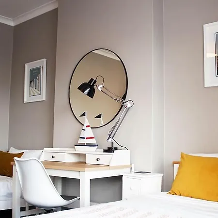 Luxurious Victorian With Garden + Parking Holiday home