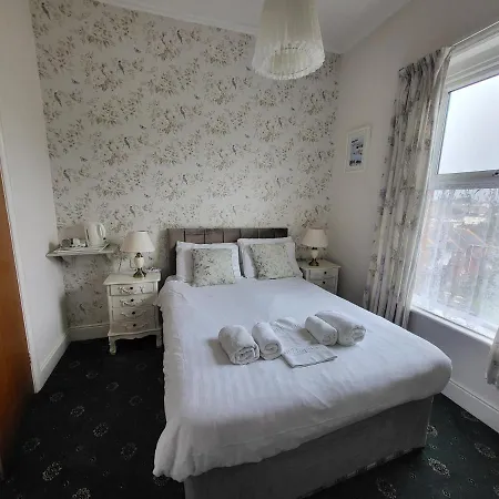 Eastmount Hall 3*