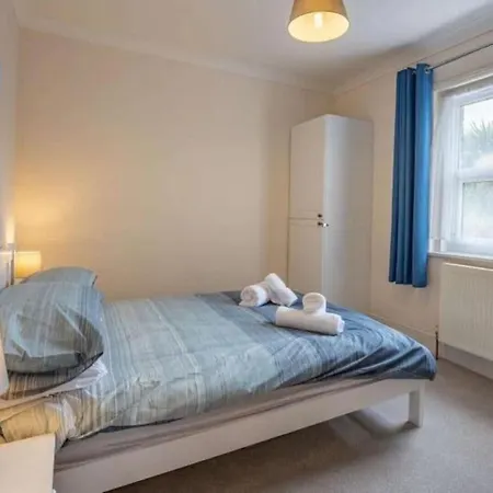 Cooper - 3 Bedroom Seaside House *