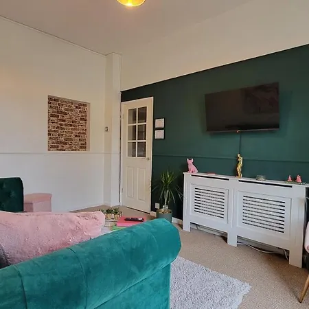 Apartment Quirky 2-5 Bed Isle Of Wight Escape! Pet Friendly & Ferry Deals #flamingotides Shanklin, Iow *