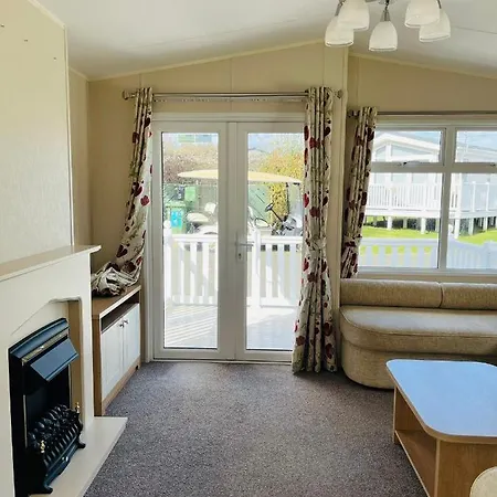 Roslyn At Lower Hyde Park, Isle Of Wight Holiday home *