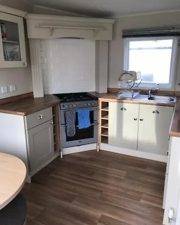 Roslyn At Lower Hyde Park, Isle Of Wight Holiday home *