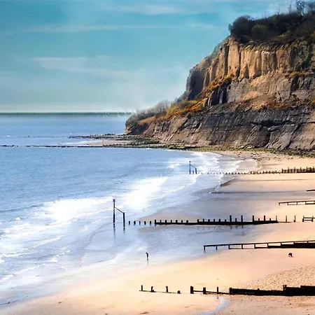 Apartment Quirky 2-5 Bed Isle Of Wight Escape! Pet Friendly & Ferry Deals #flamingotides Shanklin, Iow