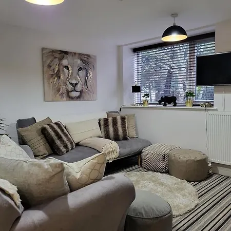 Beautiful 1-bedroom With Pool - Great Ferry Offers Apartment