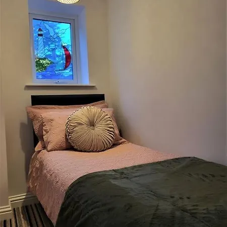 Beautiful 1-bedroom With Pool - Great Ferry Offers Apartment *