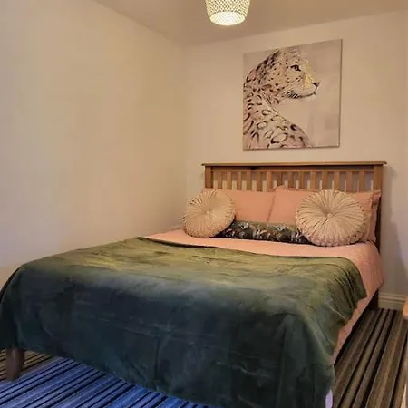 Beautiful 1-bedroom With Pool - Great Ferry Offers * Shanklin