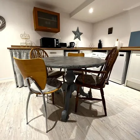 Beautiful 1-bedroom With Pool - Great Ferry Offers Shanklin