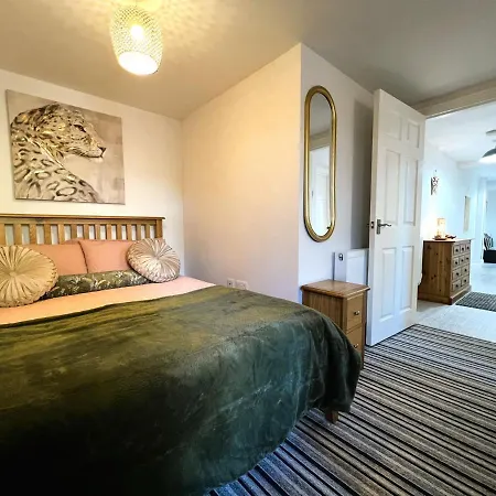 Beautiful 1-bedroom With Pool - Great Ferry Offers