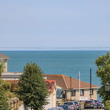 7 Hope Road * Shanklin