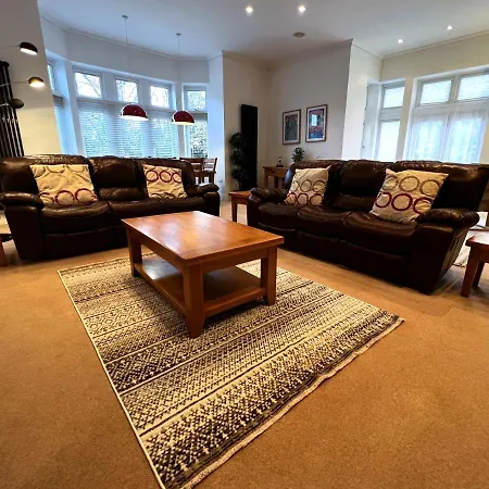 2 Manor - Ground Floor Overlooking Park In Old Village * Shanklin