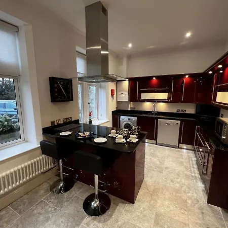 2 Manor - Ground Floor Overlooking Park In Old Village * Shanklin