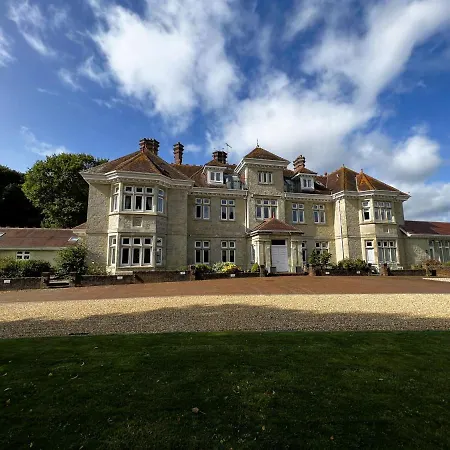2 Manor - Ground Floor Overlooking Park In Old Village Apartment *