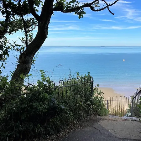 4 The Bayhouse * Shanklin