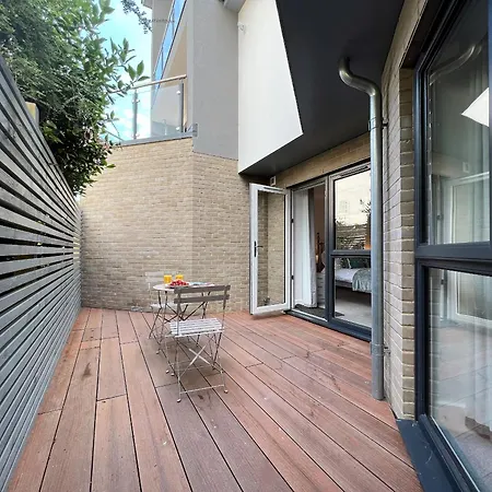 4 The Bayhouse Apartment *