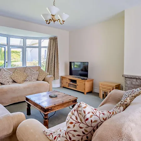 4 Bed In Ic068 Holiday home Shanklin