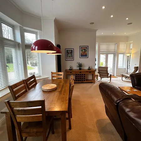 2 Manor - Ground Floor Overlooking Park In Old Village * Shanklin