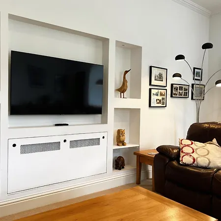 2 Manor - Ground Floor Overlooking Park In Old Village Shanklin