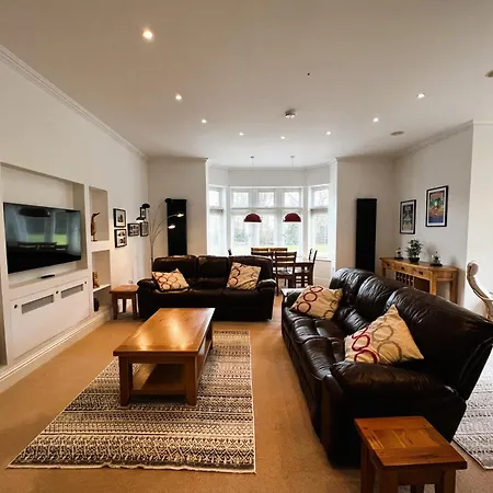 2 Manor - Ground Floor Overlooking Park In Old Village * Shanklin