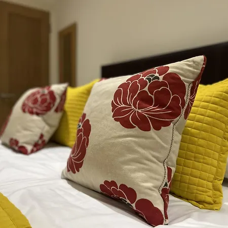 Apartment 2 Manor - Ground Floor Overlooking Park In Old Village