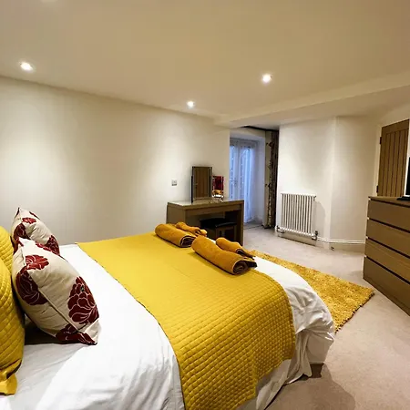 Apartment 2 Manor - Ground Floor Overlooking Park In Old Village