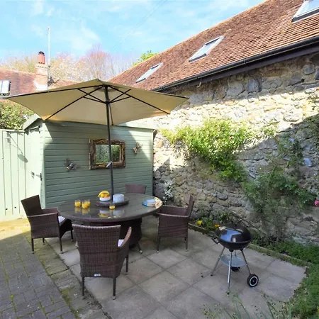 2 Bed In Isle Of Wight Ic059 Holiday home