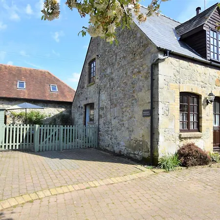 2 Bed In Isle Of Wight Ic059 Holiday home *