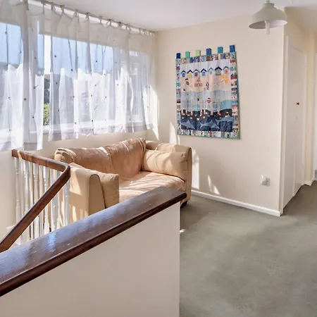 4 Bed In Ic068 Holiday home Shanklin