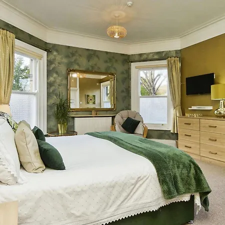 Foxhills * Shanklin