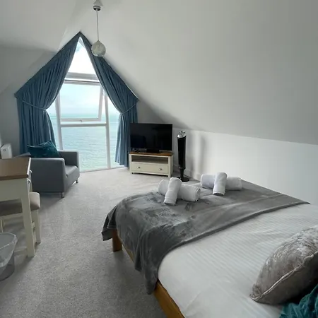 Bayvue & 7, The Bay House Apartment