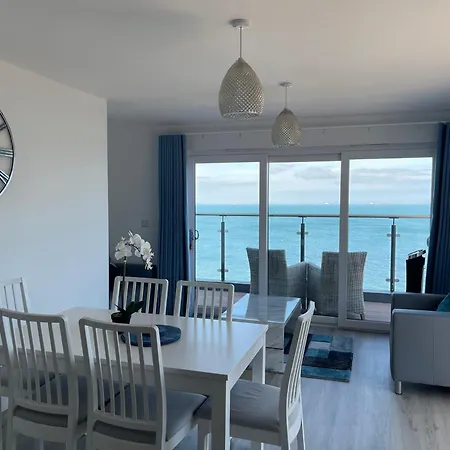 Bayvue & 7, The Bay House Apartment