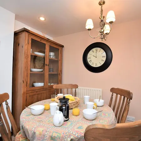 2 Bed In Isle Of Wight Ic059 Holiday home