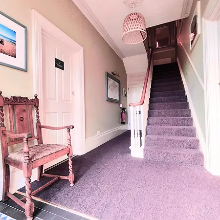 Fernhurst Apartment