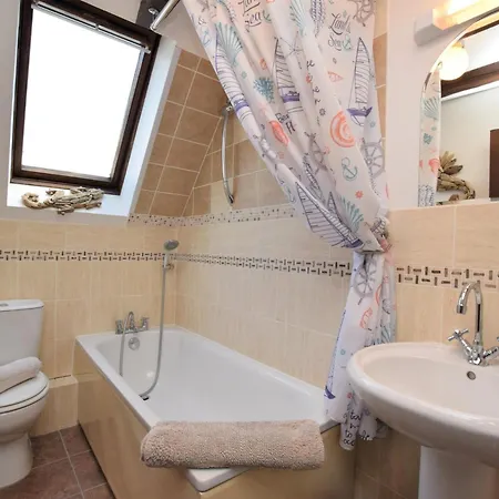 2 Bed In Isle Of Wight Ic059 * Shanklin