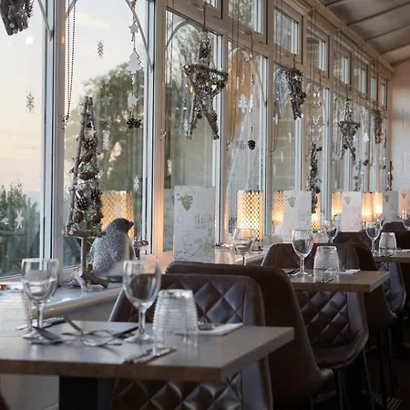Luccombe Hall 4*