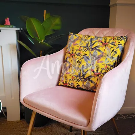 Quirky 2-5 Bed Isle Of Wight Escape! Pet Friendly & Ferry Deals #flamingotides Shanklin, Iow Apartment