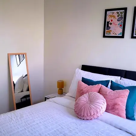 Apartment Quirky 2-5 Bed Isle Of Wight Escape! Pet Friendly & Ferry Deals #flamingotides Shanklin, Iow Shanklin