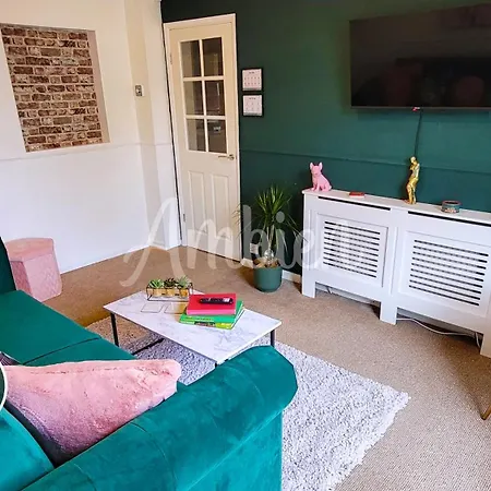 Apartment Quirky 2-5 Bed Isle Of Wight Escape! Pet Friendly & Ferry Deals #flamingotides Shanklin, Iow