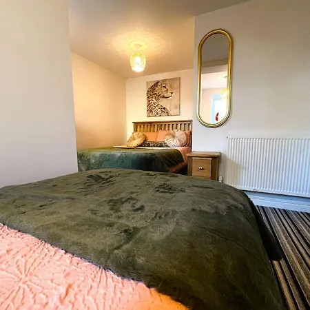 Beautiful 1-bedroom With Pool - Great Ferry Offers