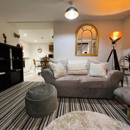 Beautiful 1-bedroom With Pool - Great Ferry Offers Shanklin