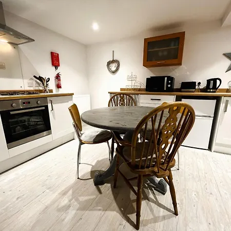 Beautiful 1-bedroom With Pool - Great Ferry Offers *