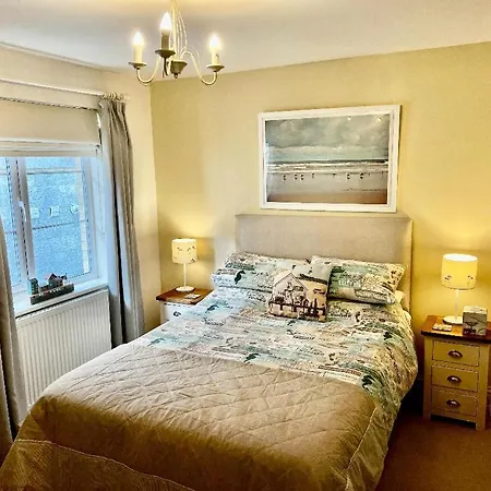 Chestnut Cottage, Rural Retreat Holiday home Shanklin
